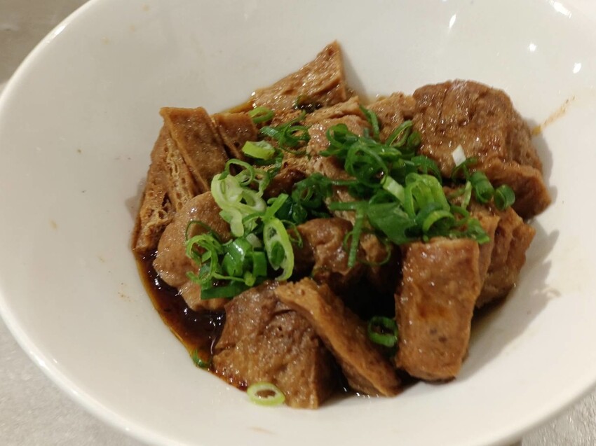 377260.jpg - 【台北.士林】天東86香麻牛魔王雙料冠軍麵+花干+紅油炒手。寵物友善店家超美味大推