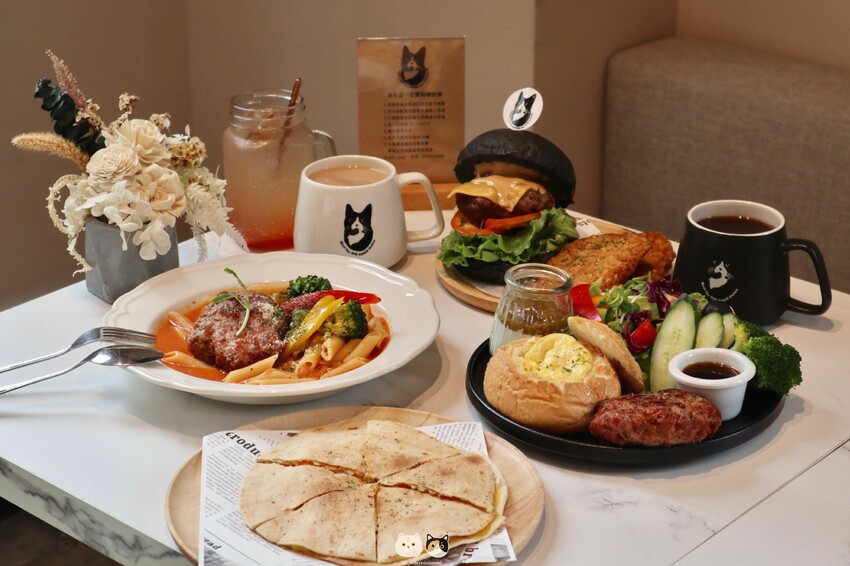 高雄左營餐廳|癒見好食．招牌手打漢堡肉所推出一系列餐點! 交通方便近巨蛋捷運站、寵物友善空間可帶自家毛小孩一同前往~