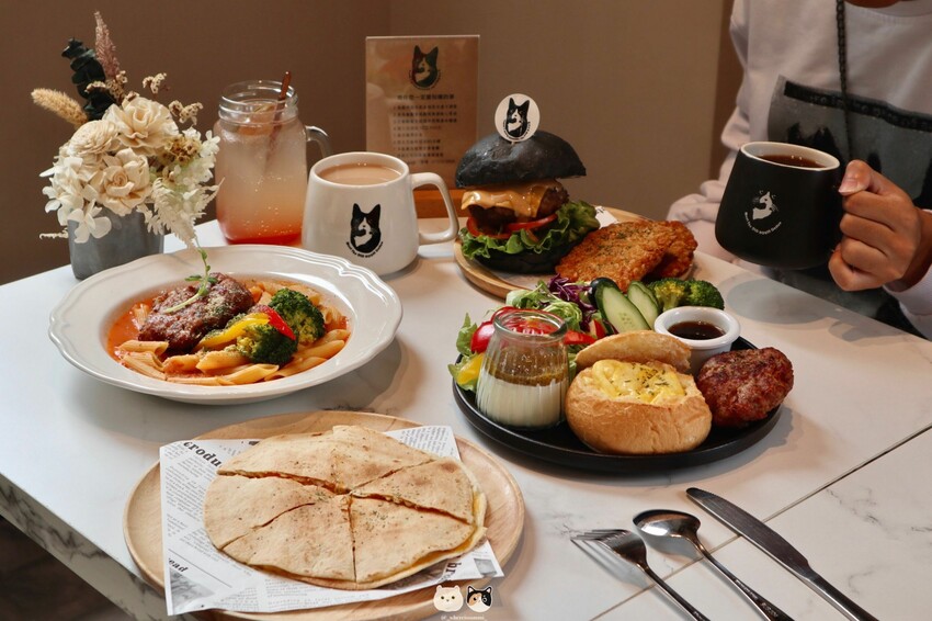 高雄左營餐廳|癒見好食．招牌手打漢堡肉所推出一系列餐點! 交通方便近巨蛋捷運站、寵物友善空間可帶自家毛小孩一同前往~