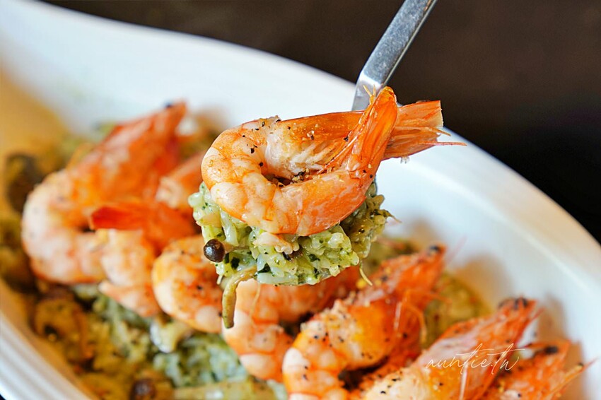 【台中】西屯|春三朝午早午餐,超浮誇溢出來瀑布奶茶,超蝦剝皮辣椒金多蝦燉飯