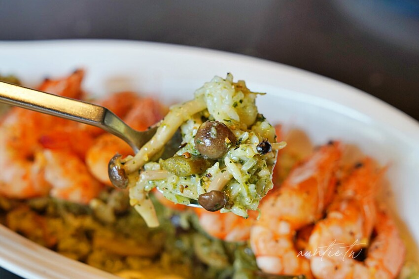 【台中】西屯|春三朝午早午餐,超浮誇溢出來瀑布奶茶,超蝦剝皮辣椒金多蝦燉飯