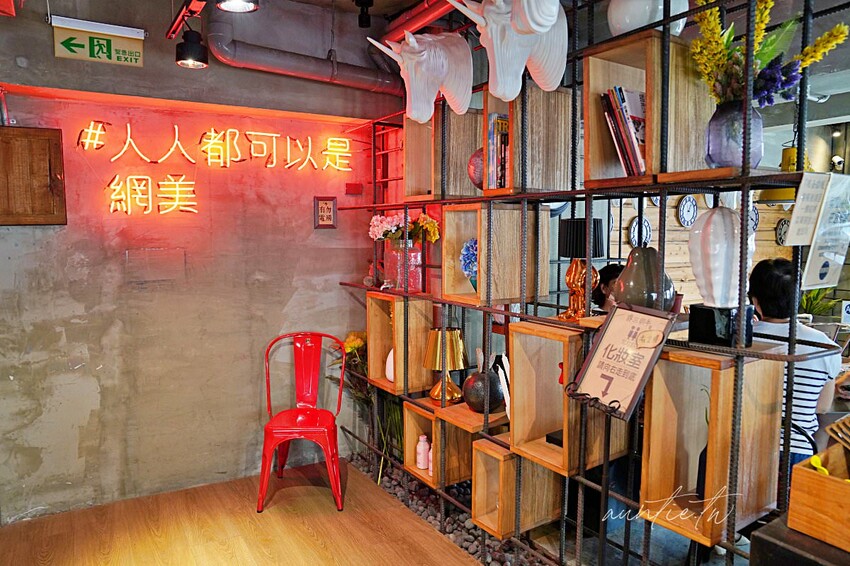 【台中】西屯|春三朝午早午餐,超浮誇溢出來瀑布奶茶,超蝦剝皮辣椒金多蝦燉飯