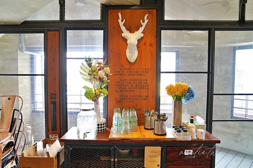 【台中】西屯|春三朝午早午餐,超浮誇溢出來瀑布奶茶,超蝦剝皮辣椒金多蝦燉飯