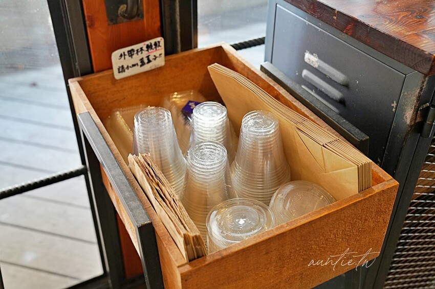 【台中】西屯|春三朝午早午餐,超浮誇溢出來瀑布奶茶,超蝦剝皮辣椒金多蝦燉飯