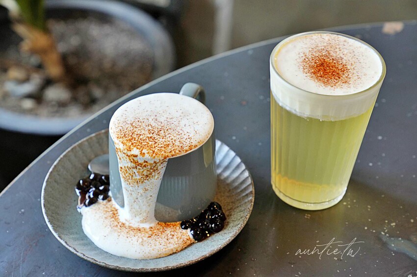 【台中】西屯|春三朝午早午餐,超浮誇溢出來瀑布奶茶,超蝦剝皮辣椒金多蝦燉飯