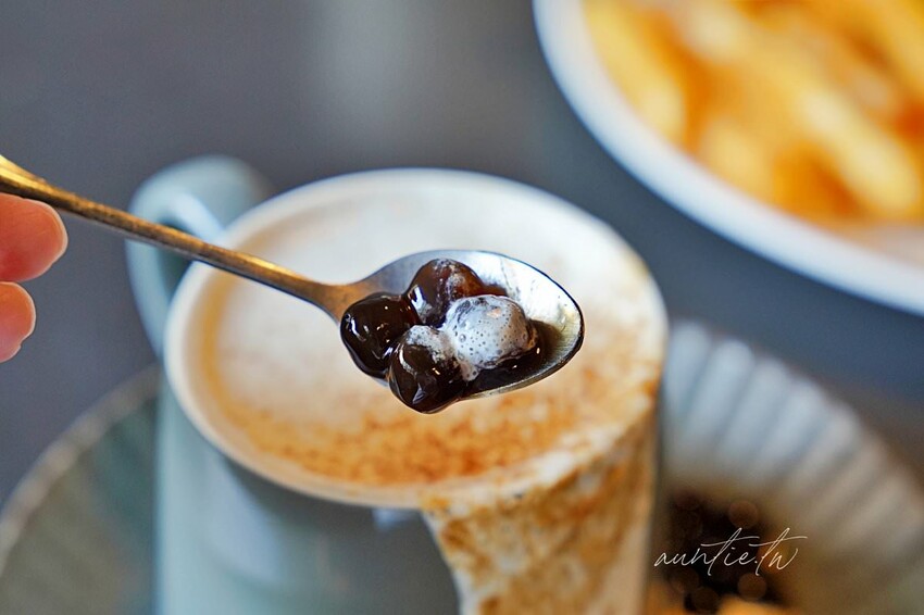 【台中】西屯|春三朝午早午餐,超浮誇溢出來瀑布奶茶,超蝦剝皮辣椒金多蝦燉飯