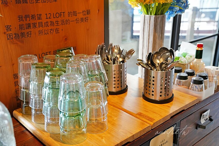 【台中】西屯|春三朝午早午餐,超浮誇溢出來瀑布奶茶,超蝦剝皮辣椒金多蝦燉飯