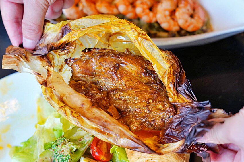 【台中】西屯|春三朝午早午餐,超浮誇溢出來瀑布奶茶,超蝦剝皮辣椒金多蝦燉飯