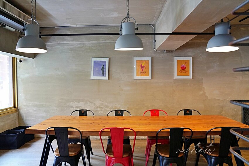 【台中】西屯|春三朝午早午餐,超浮誇溢出來瀑布奶茶,超蝦剝皮辣椒金多蝦燉飯