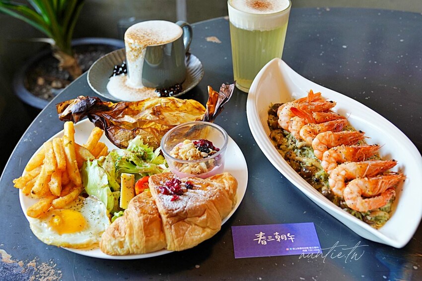 【台中】西屯|春三朝午早午餐,超浮誇溢出來瀑布奶茶,超蝦剝皮辣椒金多蝦燉飯