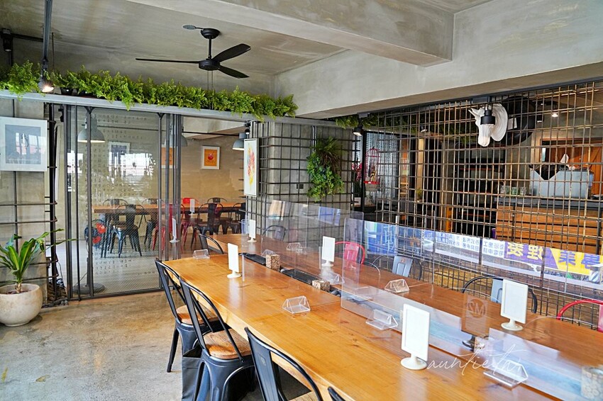 【台中】西屯|春三朝午早午餐,超浮誇溢出來瀑布奶茶,超蝦剝皮辣椒金多蝦燉飯