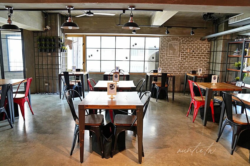 【台中】西屯|春三朝午早午餐,超浮誇溢出來瀑布奶茶,超蝦剝皮辣椒金多蝦燉飯