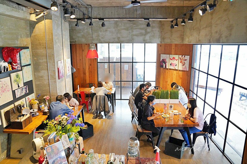 【台中】西屯|春三朝午早午餐,超浮誇溢出來瀑布奶茶,超蝦剝皮辣椒金多蝦燉飯