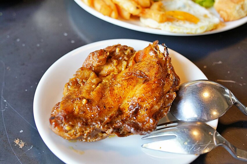 【台中】西屯|春三朝午早午餐,超浮誇溢出來瀑布奶茶,超蝦剝皮辣椒金多蝦燉飯