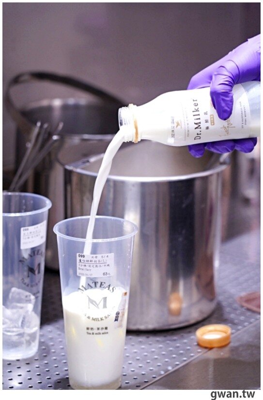 超霸氣!整瓶Dr.milker倒進去,好喝的鮮奶茶喝過就回不去