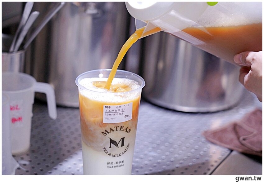 超霸氣!整瓶Dr.milker倒進去,好喝的鮮奶茶喝過就回不去