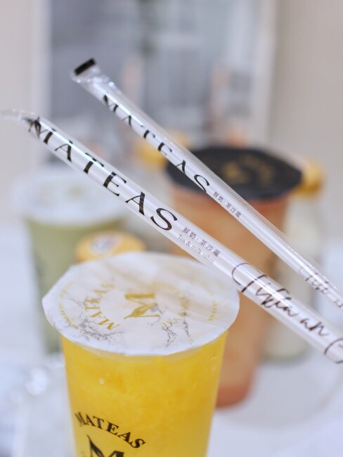 【台中食記】超強手搖飲鮮奶茶，Dr.milker霸氣倒整瓶『Mateas鮮奶茶沙龍 台中旗艦店』加珍珠免費，精品茶葉質感店面！