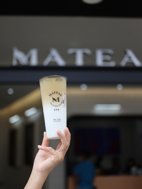 【台中食記】超強手搖飲鮮奶茶，Dr.milker霸氣倒整瓶『Mateas鮮奶茶沙龍 台中旗艦店』加珍珠免費，精品茶葉質感店面！