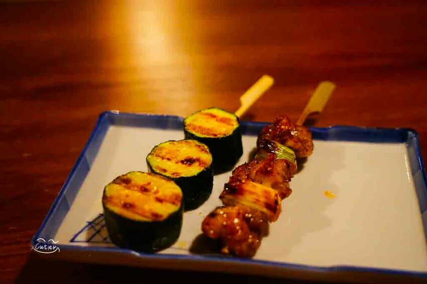 三輪仔串燒酒戶 斗六分舵｜雲林在地日式串燒酒戶 下班小酌最佳選擇 雲林斗六美食/宵夜/居酒屋 - Cutier吃飯中 日式經典串燒，老少咸宜的餐點內容，寧靜的夜晚就來一趟三輪仔之行吧！