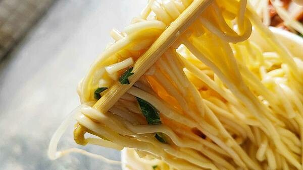 南山路4巷巷口麵攤｜沒有店名沒有招牌，排隊人潮卻從來沒停過的路邊攤小吃店