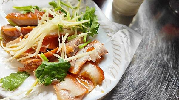 南山路4巷巷口麵攤｜沒有店名沒有招牌，排隊人潮卻從來沒停過的路邊攤小吃店