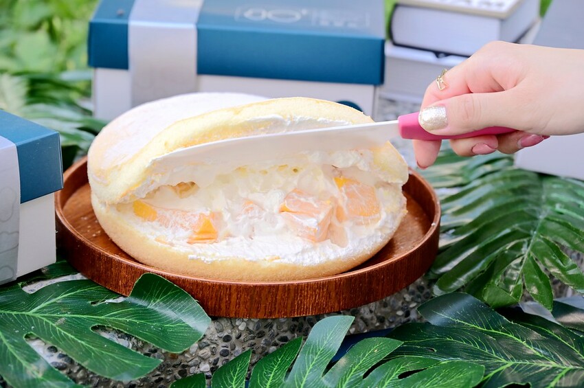 台中新開幕彌月蛋糕只要65折超划算 芒果時光新鮮芒果多又大塊 時尚黑芋泥必吃/根號拾手作波士頓派