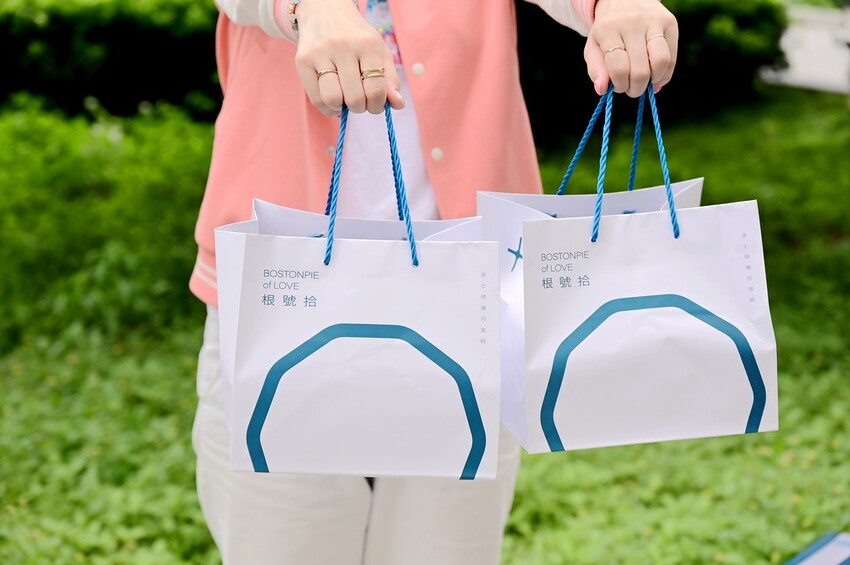 台中新開幕彌月蛋糕只要65折超划算 芒果時光新鮮芒果多又大塊 時尚黑芋泥必吃/根號拾手作波士頓派