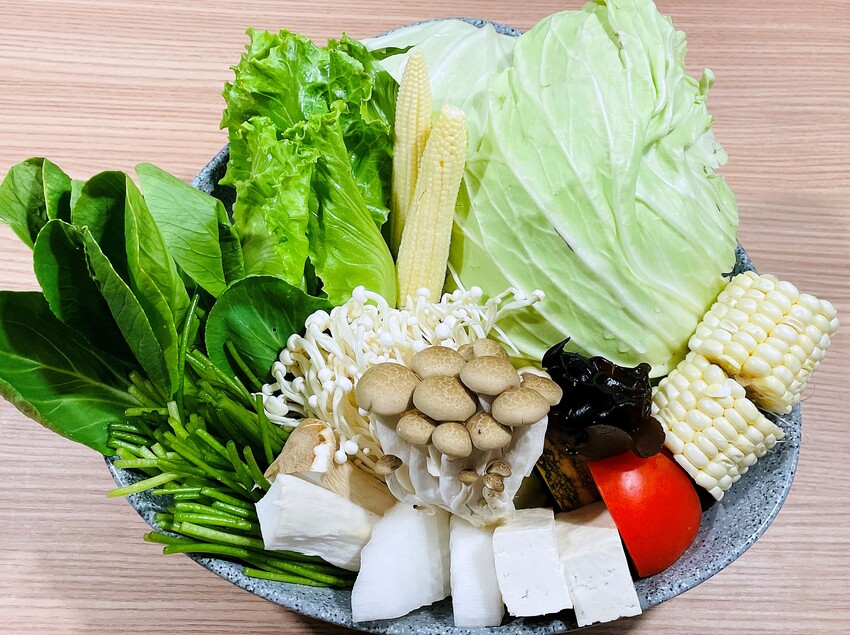 【追樂祕式泰鍋物 板橋重慶店】火鍋第一品牌-最狂排隊名店，湯頭『泰』正點了！最強「祕式泰式冬陰功」＋酸爽甘甜「椰子雞」水嫩椰肉讓人驚喜！