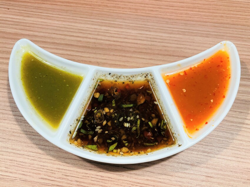 【追樂祕式泰鍋物 板橋重慶店】火鍋第一品牌-最狂排隊名店，湯頭『泰』正點了！最強「祕式泰式冬陰功」＋酸爽甘甜「椰子雞」水嫩椰肉讓人驚喜！