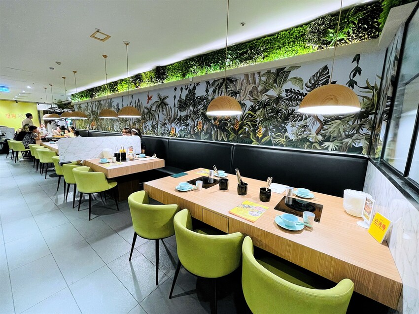 【追樂祕式泰鍋物 板橋重慶店】火鍋第一品牌-最狂排隊名店，湯頭『泰』正點了！最強「祕式泰式冬陰功」＋酸爽甘甜「椰子雞」水嫩椰肉讓人驚喜！