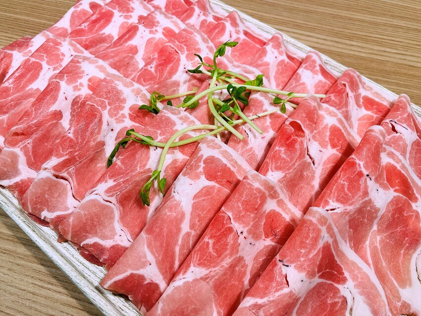 【追樂祕式泰鍋物 板橋重慶店】火鍋第一品牌-最狂排隊名店，湯頭『泰』正點了！最強「祕式泰式冬陰功」＋酸爽甘甜「椰子雞」水嫩椰肉讓人驚喜！