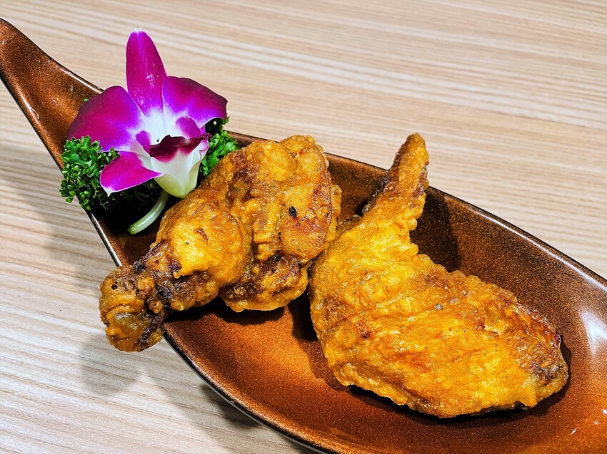 【追樂祕式泰鍋物 板橋重慶店】火鍋第一品牌-最狂排隊名店，湯頭『泰』正點了！最強「祕式泰式冬陰功」＋酸爽甘甜「椰子雞」水嫩椰肉讓人驚喜！