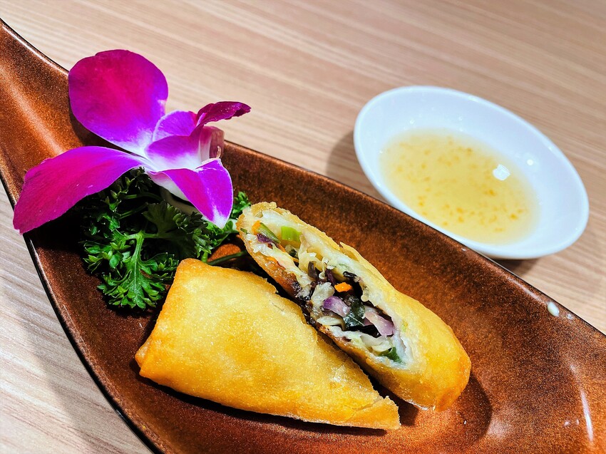 【追樂祕式泰鍋物 板橋重慶店】火鍋第一品牌-最狂排隊名店，湯頭『泰』正點了！最強「祕式泰式冬陰功」＋酸爽甘甜「椰子雞」水嫩椰肉讓人驚喜！