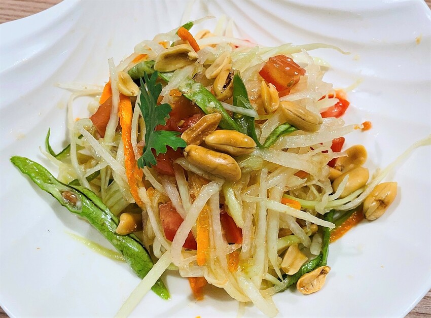 【追樂祕式泰鍋物 板橋重慶店】火鍋第一品牌-最狂排隊名店，湯頭『泰』正點了！最強「祕式泰式冬陰功」＋酸爽甘甜「椰子雞」水嫩椰肉讓人驚喜！