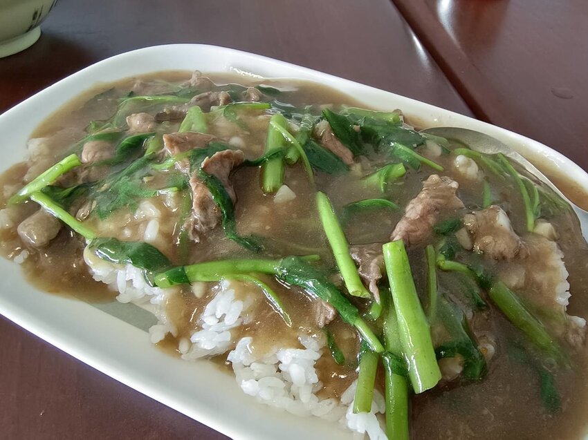 【屏東.恆春】牛庄牛肉湯+牛雜湯。寵物友善。超推牛雜湯!湯頭超棒超好喝料超多