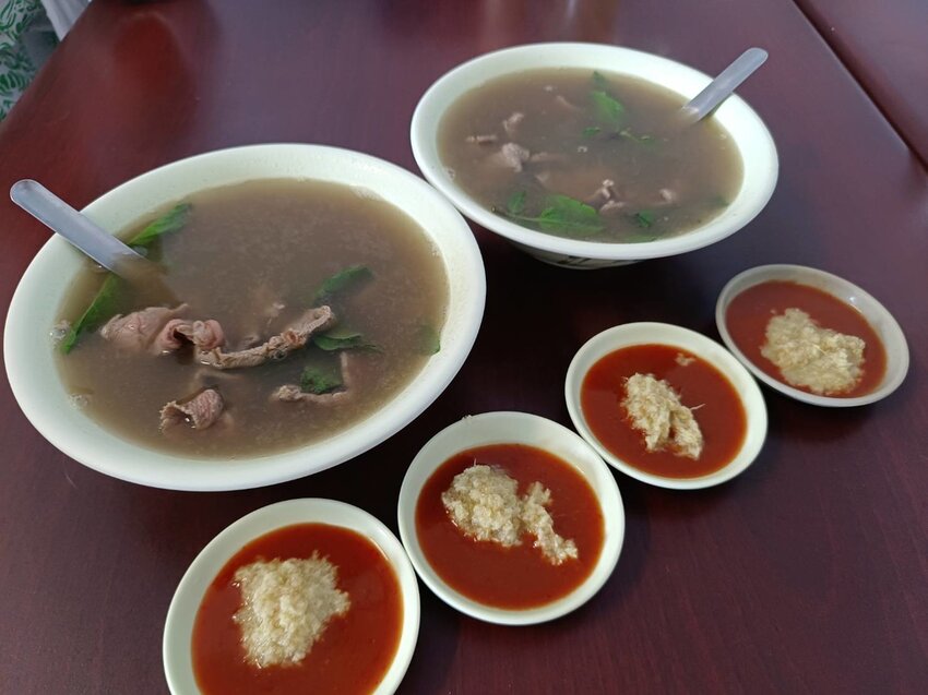 【屏東.恆春】牛庄牛肉湯+牛雜湯。寵物友善。超推牛雜湯!湯頭超棒超好喝料超多