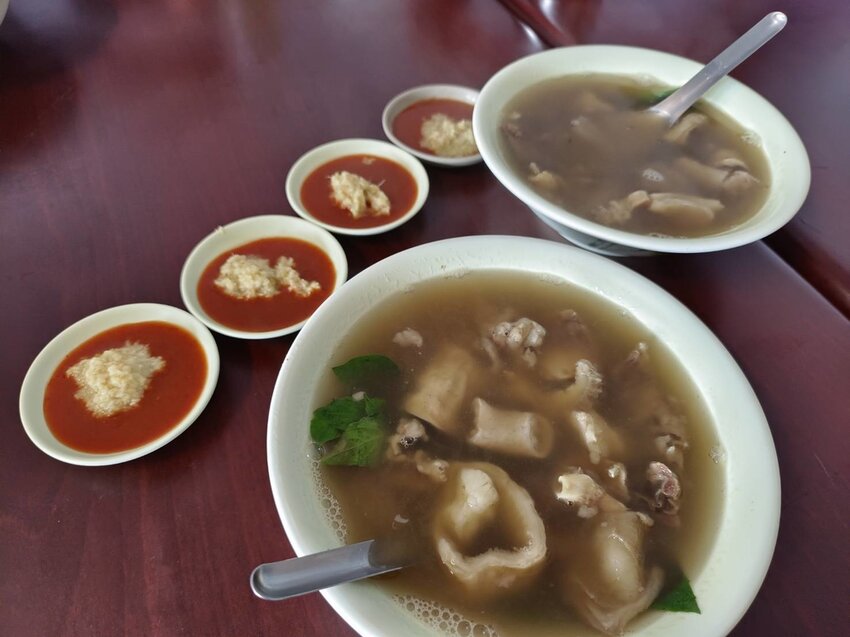 【屏東.恆春】牛庄牛肉湯+牛雜湯。寵物友善。超推牛雜湯!湯頭超棒超好喝料超多