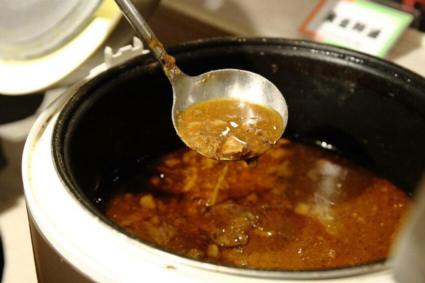 肉多多最強的不只肉蛋糕？火鍋控必點2大鍋物！70多種自助吧吃