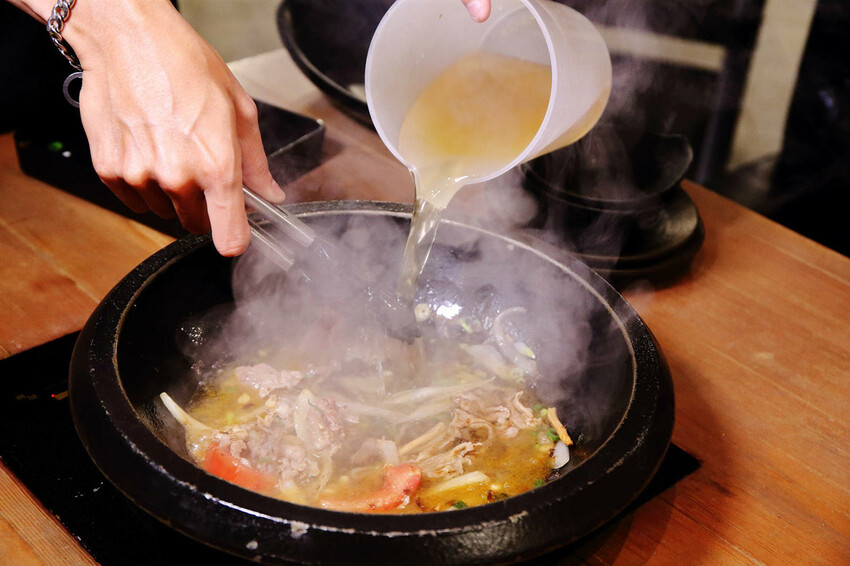 肉多多最強的不只肉蛋糕？火鍋控必點2大鍋物！70多種自助吧吃