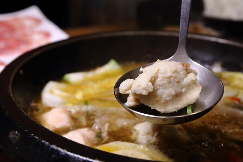 肉多多最強的不只肉蛋糕？火鍋控必點2大鍋物！70多種自助吧吃