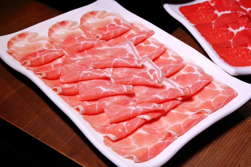 肉多多最強的不只肉蛋糕？火鍋控必點2大鍋物！70多種自助吧吃