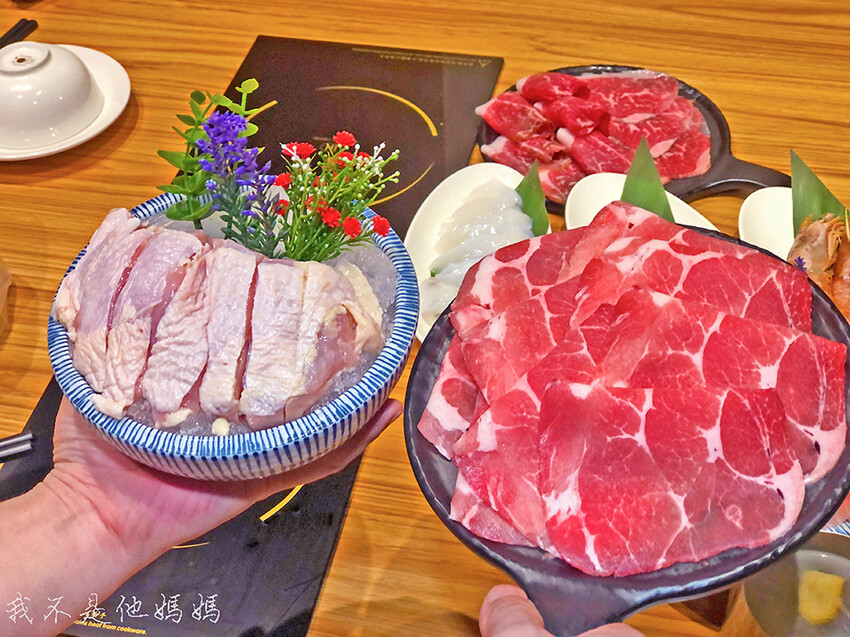 狂一鍋外國朋友狂暴推薦,深夜狂一鍋,狂一鍋,新台式火鍋,台人玩鍋,宵夜火鍋 ,宵夜餐廳,客家鹹湯圓,肉多多火鍋新品牌,樂多多集團,台灣狂潮狂一鍋