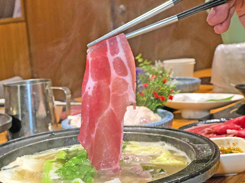 林口金食堂書店,國賓昕境廣場美食,林口爆炒小火鍋,林口石頭火鍋,林口火鍋吃到飽,林口文化三路火鍋,林口文化三路美食,林口宵夜,黃景龍主廚