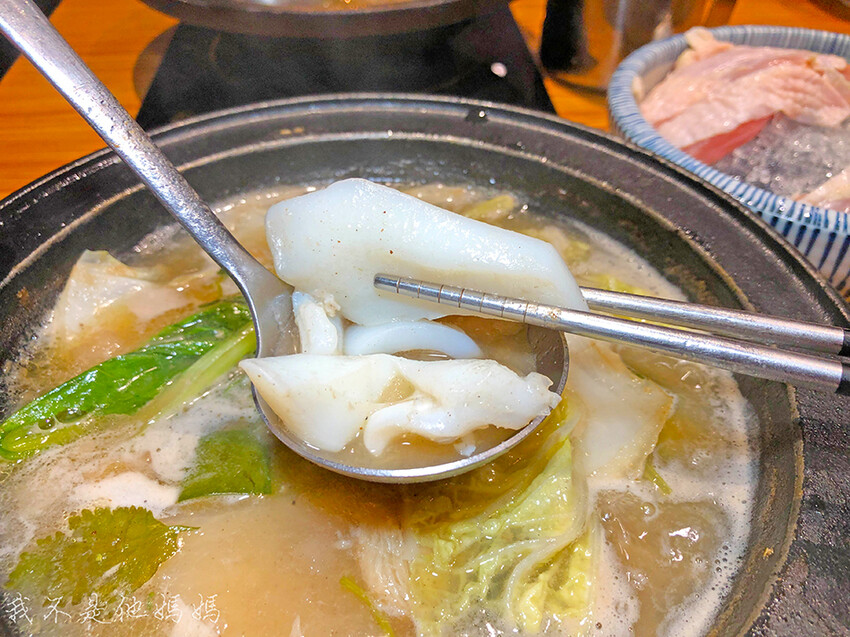 狂一鍋外國朋友狂暴推薦,深夜狂一鍋,狂一鍋,新台式火鍋,台人玩鍋,宵夜火鍋 ,宵夜餐廳,客家鹹湯圓,肉多多火鍋新品牌,樂多多集團,台灣狂潮狂一鍋