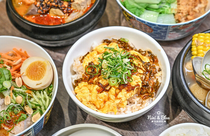 台中南屯萬和宮美食，超愛油潑辣子麵、麻辣油條，不吃辣的推薦柚香雞湯麵 -妮妮布魯