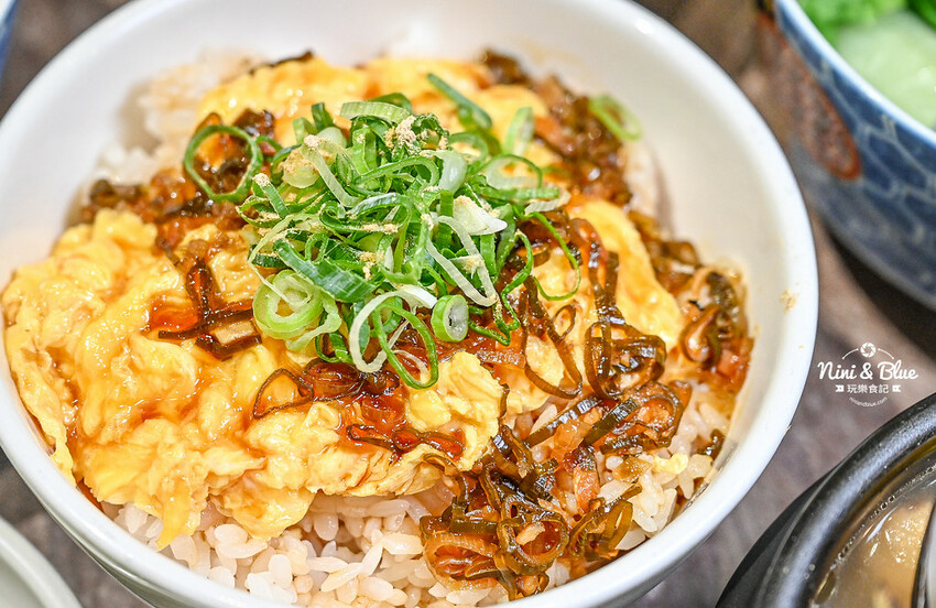 台中南屯萬和宮美食，超愛油潑辣子麵、麻辣油條，不吃辣的推薦柚香雞湯麵 -妮妮布魯