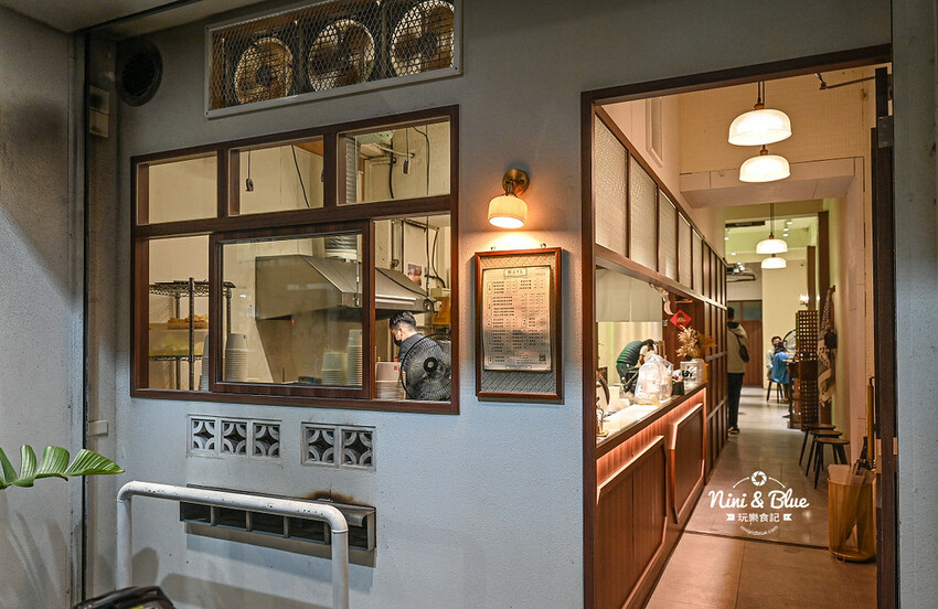 台中南屯萬和宮美食，超愛油潑辣子麵、麻辣油條，不吃辣的推薦柚香雞湯麵 -妮妮布魯