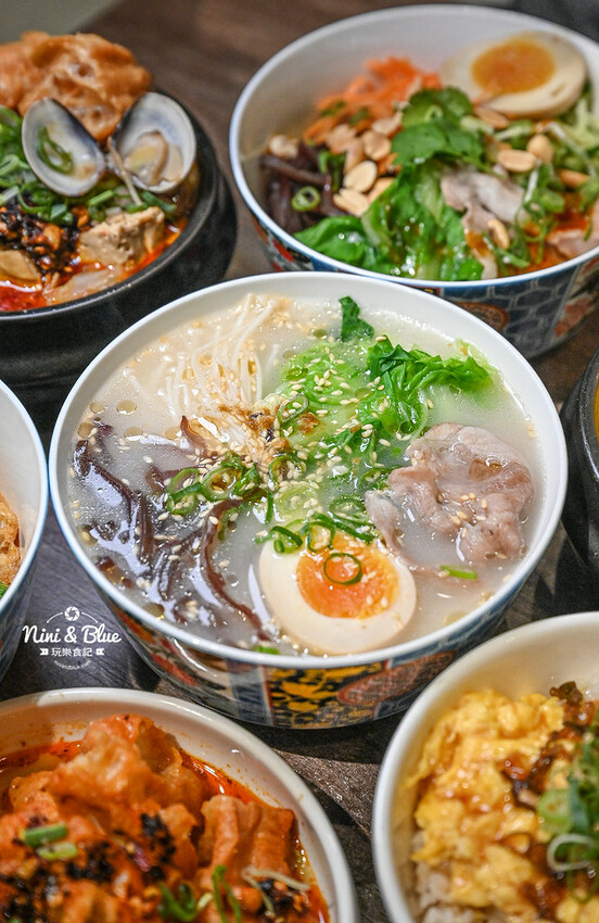 台中南屯萬和宮美食，超愛油潑辣子麵、麻辣油條，不吃辣的推薦柚香雞湯麵 -妮妮布魯