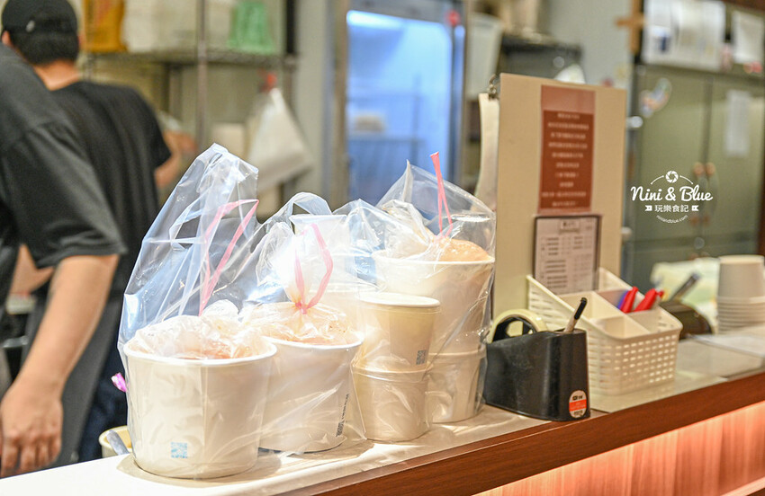 台中南屯萬和宮美食，超愛油潑辣子麵、麻辣油條，不吃辣的推薦柚香雞湯麵 -妮妮布魯