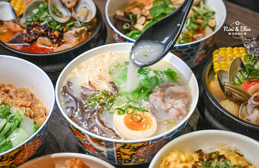 台中南屯萬和宮美食，超愛油潑辣子麵、麻辣油條，不吃辣的推薦柚香雞湯麵 -妮妮布魯